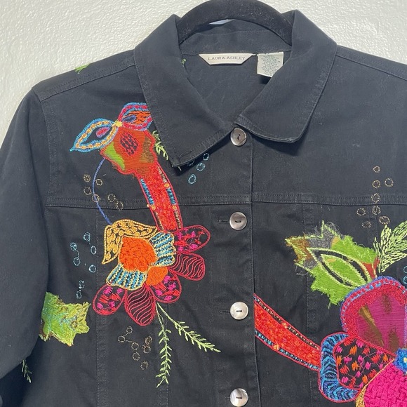 LAURA ASHLEY Black Denim Floral Embroidered Colorful Sz M Artsy Boho Art Teacher - Picture 3 of 8